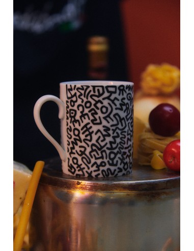 KEITH HARING PORCELAIN MUG BLACK PATTERN Les êtres humains sont 