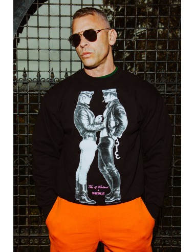 TOM OF FINLAND x WHOLE MENERGY CREWNECK ou a consommer sur place